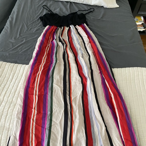 Elle Lauri Maxi - Picture 1 of 3